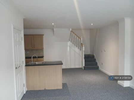 2 bedroom flat to rent - Photo 2