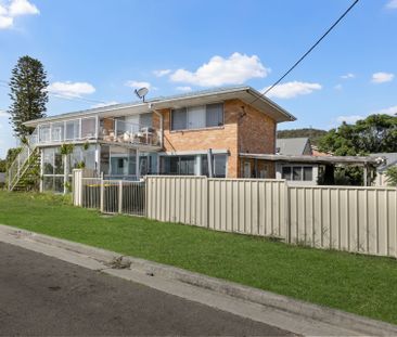 Unique Home Near CBD with Yard & Water Included - Photo 4
