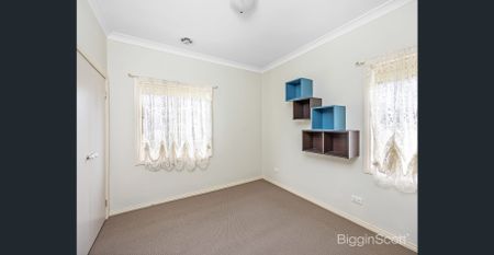 Neat Fee standing Family Home in Desirable South Kingsville! - Photo 5