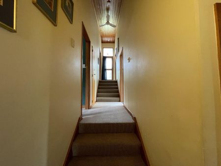 St Johns Hill family home - Photo 2