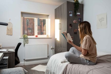 Two Bed Flat - Photo 5