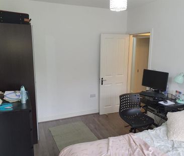 5 bedroom semi-detached house to rent - Photo 3