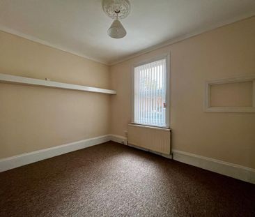 4 bedroom semi-detached house to rent - Photo 3