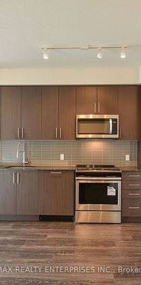 enBurnhamthorpe/Confederation Bright 1Bdrm +Den Open concept as 2 - Photo 1