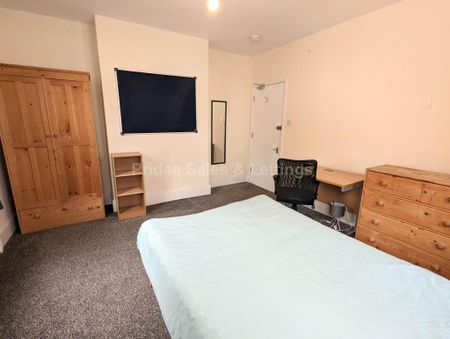 1 bedroom in a house share to rent - Photo 2