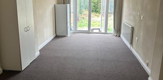 Room in a Shared House, St Pauls Close, TW3 - Photo 2
