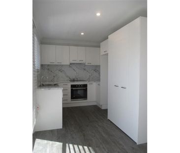 Unique Design - 2 Bedroom Home - Photo 5