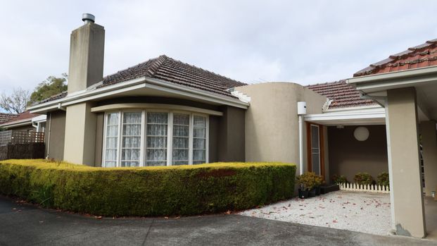 3 Bedroom Art Deco Home - Photo 1