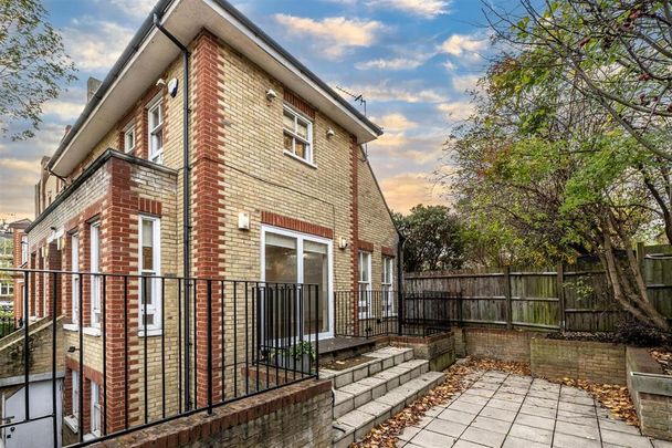 4 bedroom semi-detached house to rent - Photo 1