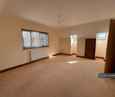 2 bedroom semi-detached house to rent - Photo 4