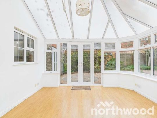 Frank Edinger Close, Kennington, Ashford, TN24 - Photo 1