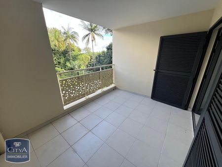 Location Appartement 3 pièces 65m² LE TAMPON 97430 - Photo 4