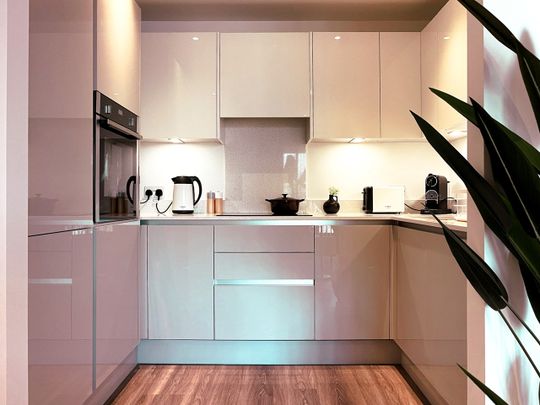 1 Bed Flat, Windmill Road, TW8 - Photo 1