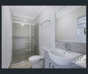 Stunning 2-Bedroom Duplex! Extra Living Area Upstairs! - Photo 3