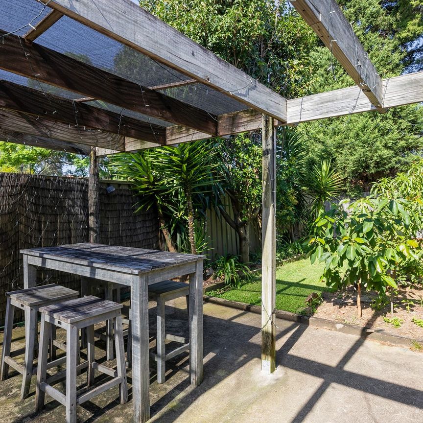 Family home with updated interiors - Photo 1