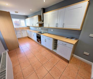 A 3 Bedroom Terraced - Photo 5