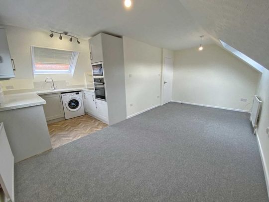 2 bedroom end of terrace house to rent - Photo 1