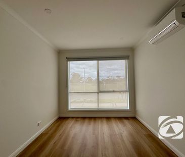 BRAND NEW MODERN HOME IN PERFECT LOCATION - Photo 3