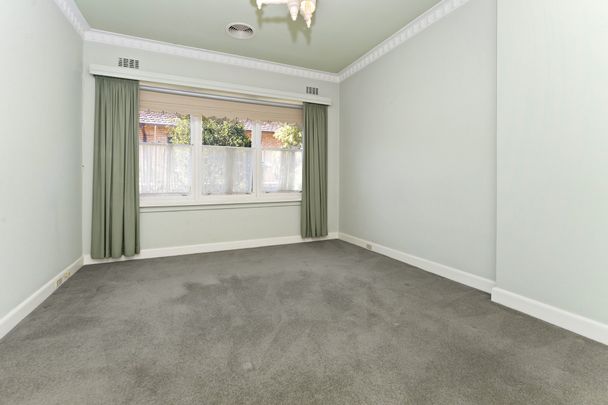 Thinking of selling? Contact our agent - Photo 1