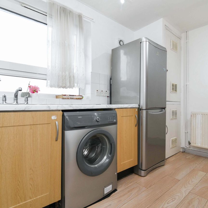 Spacious 1 Bed flat to let in East Ham - Photo 1