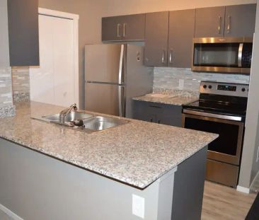 Central, Almost Brand New & Elegant 2 Bed, 1 Bath , Pantry, A/C, Ea... - Photo 1