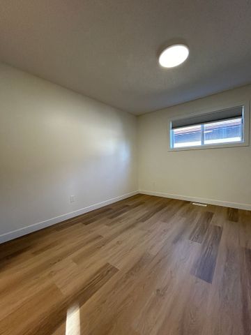 3 Bedroom Upper Unit in Mayfair - Photo 4