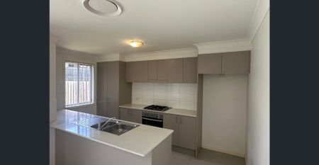 Duplex house with Double Garages - Photo 5