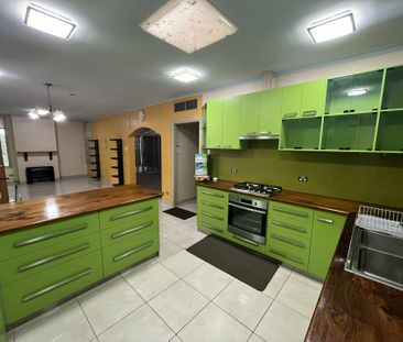 3 BEDROOM, 1 BATHROOM HOUSE IN BRAITLING WITH OUTDOOR SPA - Photo 4