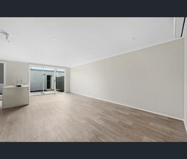 12 Pewter Walk, Clyde North, Vic 3978 - Photo 3