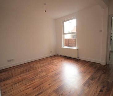 5 bedroom semi-detached house to rent - Photo 1