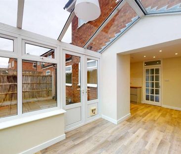 3 bedroom semi-detached house to rent - Photo 2