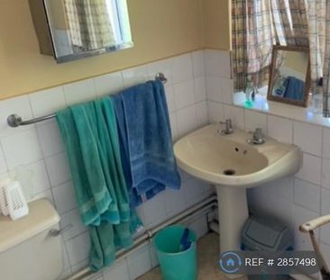 1 bedroom in a flat share to rent - Photo 5