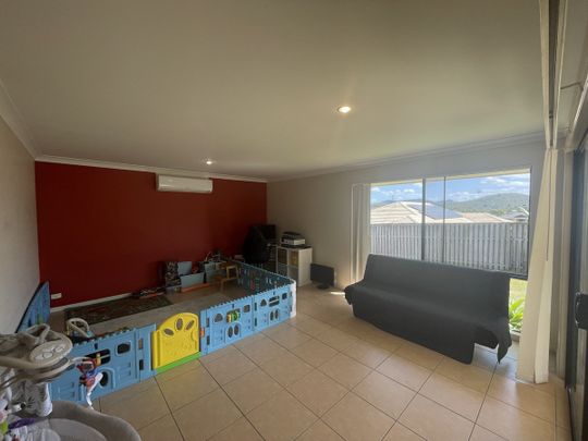 LARGE FAMILY HOME WITH POOL IN GREAT CONDITION - Photo 1