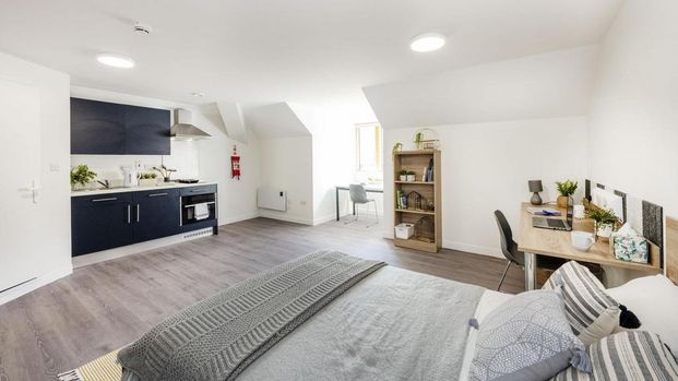 1 bedroom in a flat share to rent - Photo 1