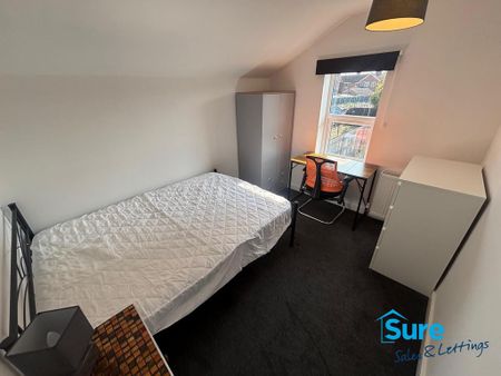 4 bedroom terraced house to rent - Photo 5