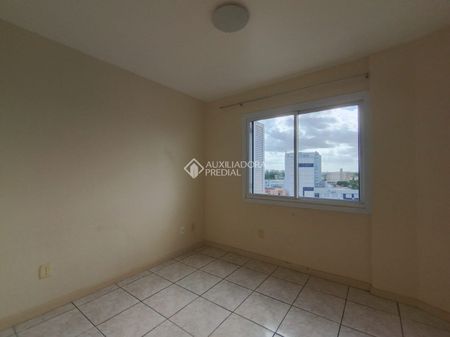 Apartamento com 2 quartos e 65m² para alugar em Centro, Canoas. - Foto 2