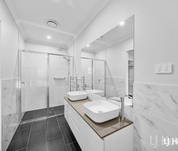 Stylish & Spacious Four Bedroom Family Home - Photo 2