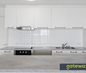 STYLISH GROUND FLOOR APARTMENT - Photo 6