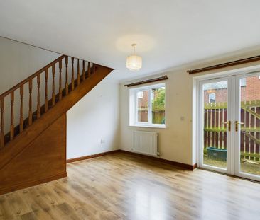 2 bedroom semi-detached house to rent - Photo 5