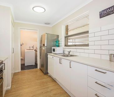 Homey and Charming - 3-Bedroom House - Photo 3