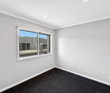 🏡 Brand New 4-Bedroom Townhouse in Wollert - Photo 4