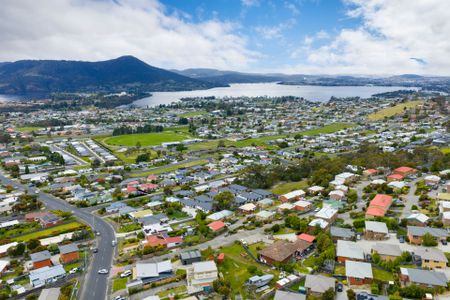 Modern Unit in a Prime Claremont Location - Photo 2