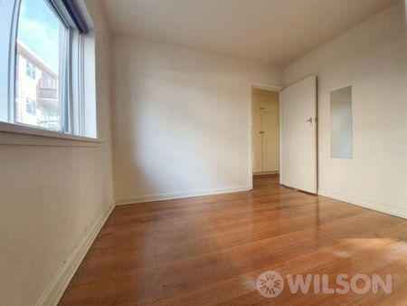 One Bedroom Apartment of St Kilda’s most sought-after streets - Photo 2