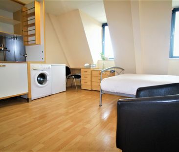 1 Bedroom Studio - Photo 3