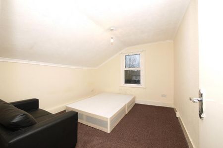 3 bedroom flat to rent - Photo 2