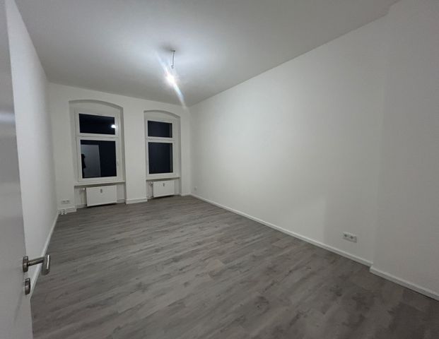 Wohnung mit Wohlfühlcharakter – saniert, moderner Vinylboden, Dusche und Badewanne! - Photo 1