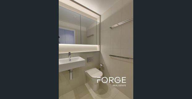 Modern 2 Bedrooms Apartment On Collins Street - Photo 1