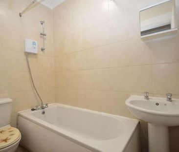 Addlestone, KT15 - Photo 4