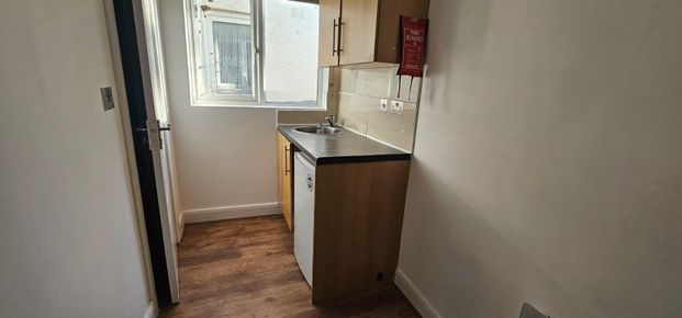 Conduit Way, London NW10 - Photo 1