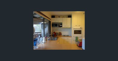 Charming 3-Bedroom Family Home in Kenmore - Photo 5